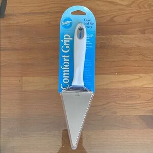 New Wilton Comfort Grip Cake and Pie Server